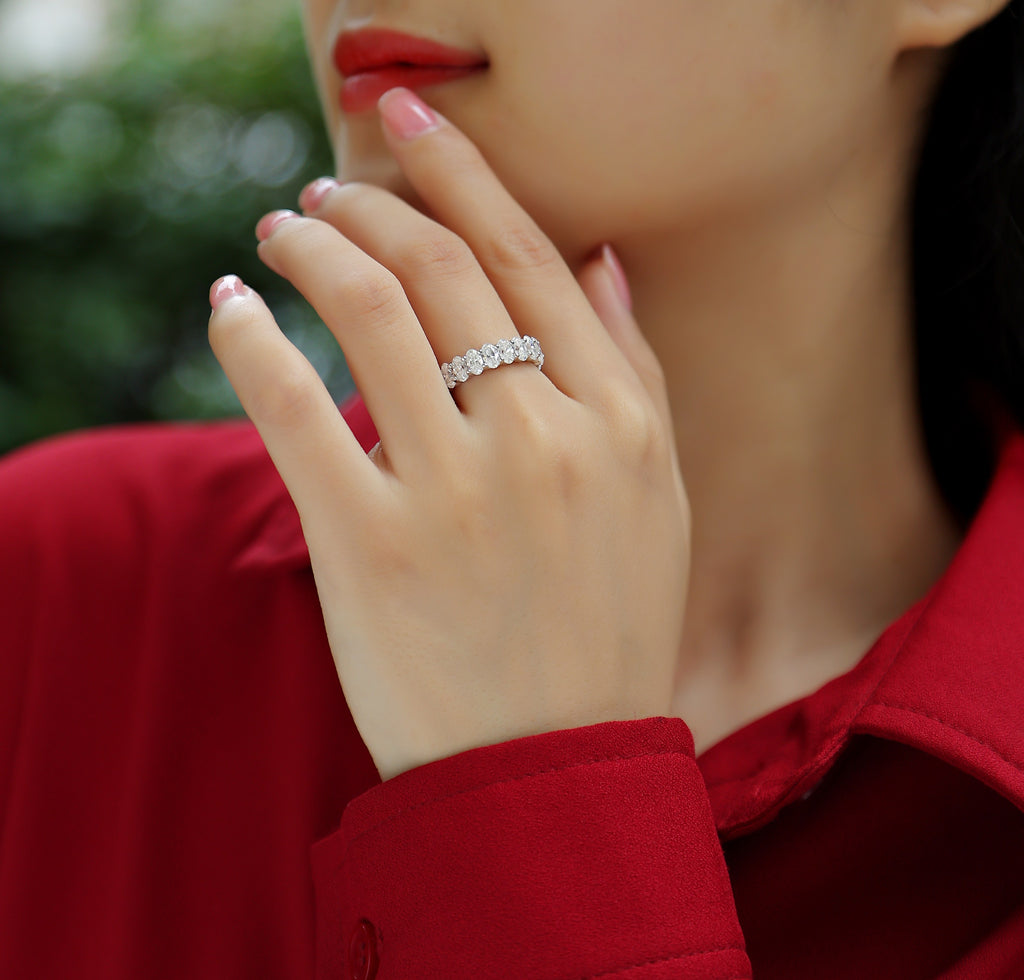 Luo Shen - A Wedding Ring Set With Top-quality Egg-shaped Moissanite S925 Silver And Platinum-plated Diamond. The Ring Can Be Inspected With A Diamond Pen