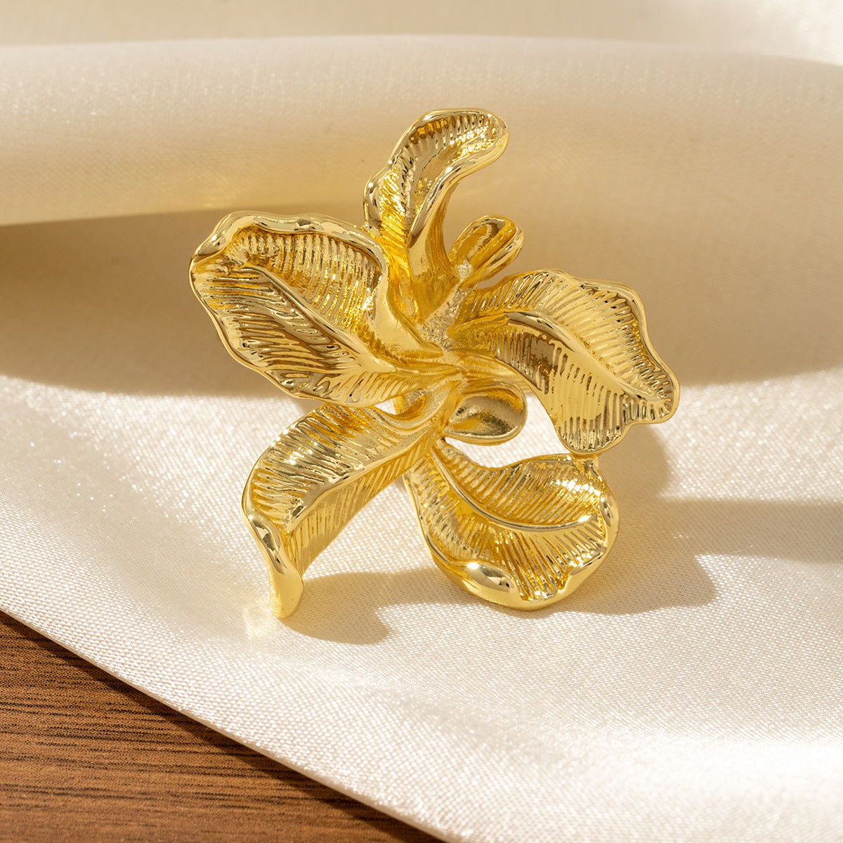 Ring With A High-end Metallic Finish