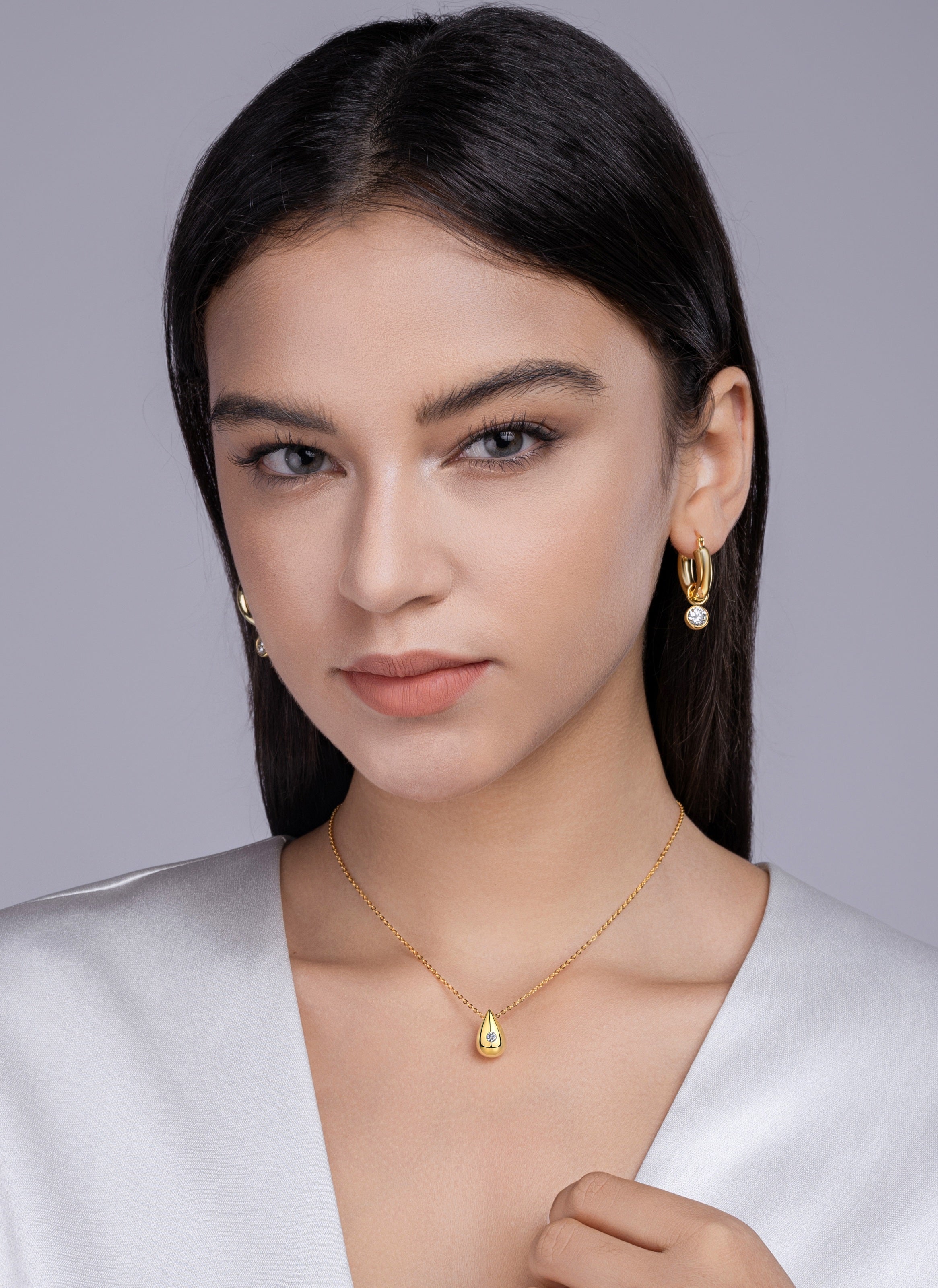 Dreamy Water Drop - A Fashionable And Trendy Necklace Pendant Set With Top-quality Moissanite S925 Silver And Gold-plated. It Can Be Tested With A Diamond Pen