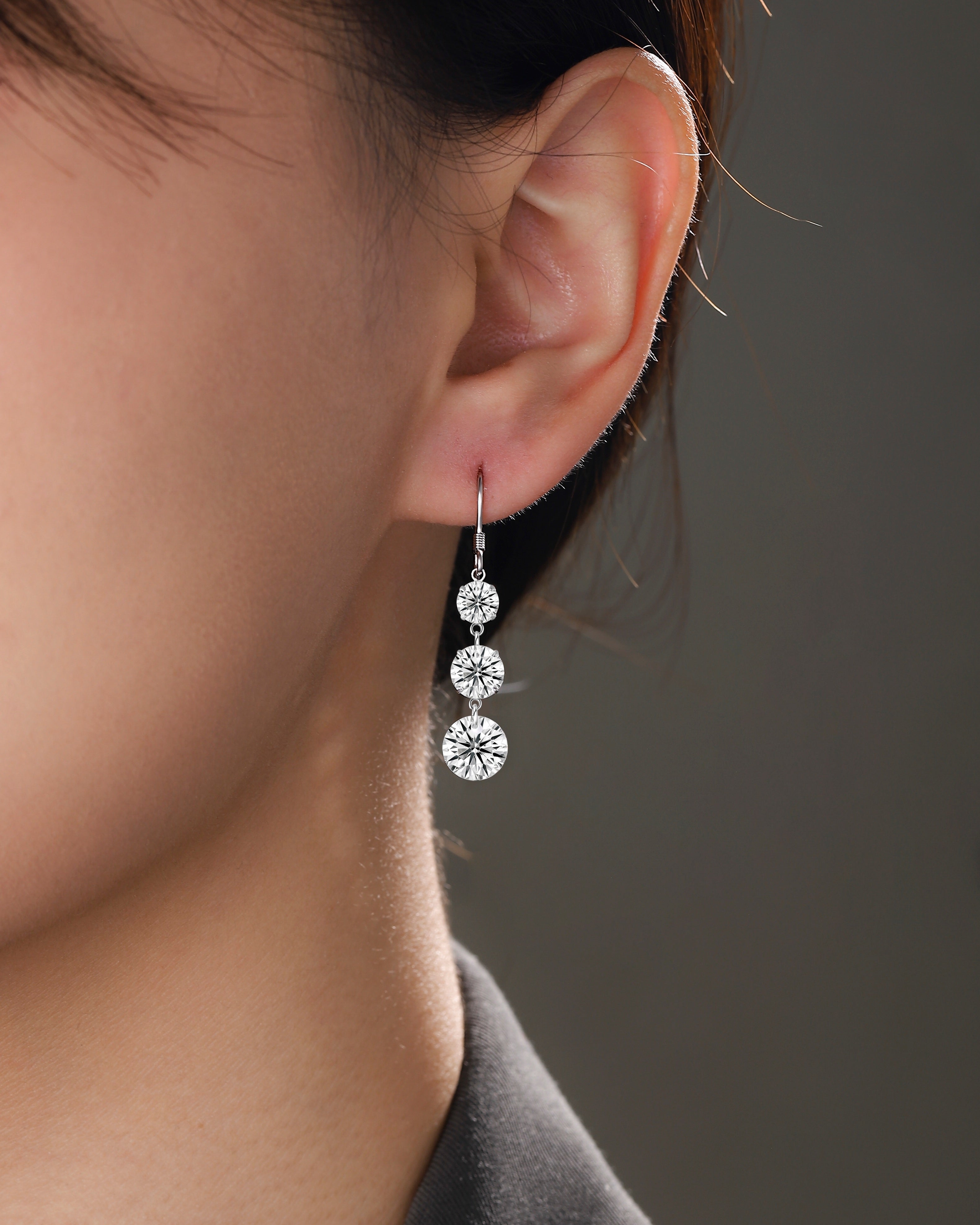 Top-quality Moissanite Luxury And Fashionable Light Luxury Jewelry Silver Stud Earrings S925 Silver Plated Platinum