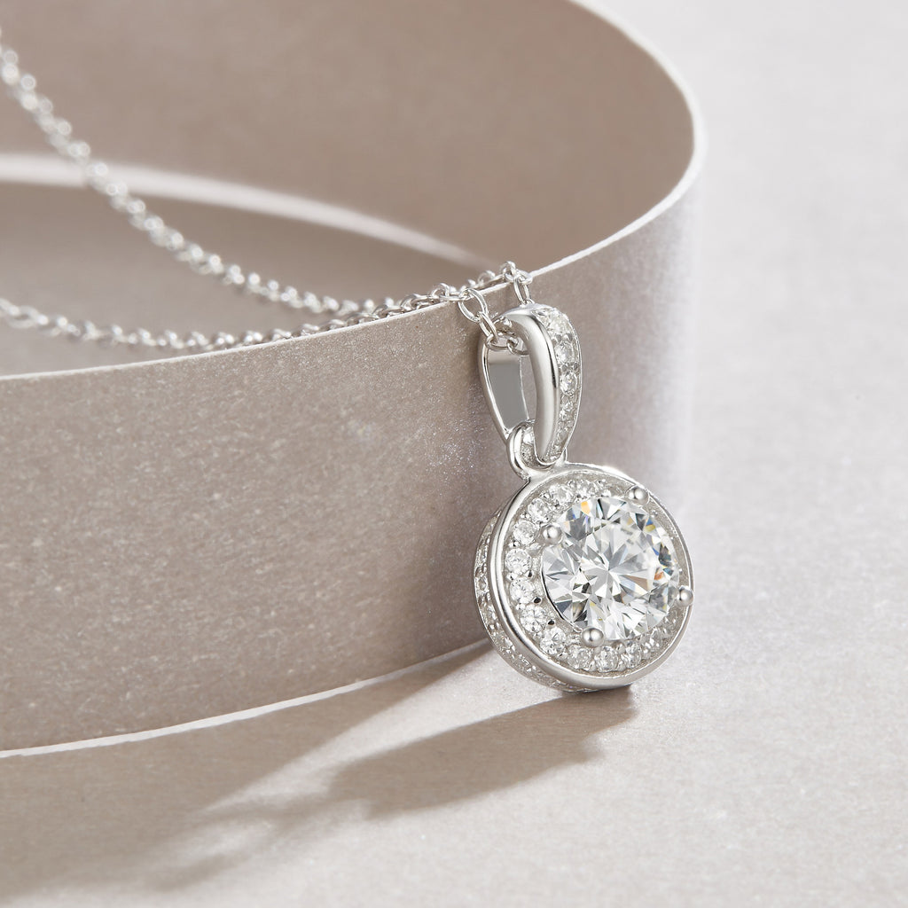 Dark Night Elf - A Fashionable And Light Luxury Jewelry Pendant Necklace Set With Top-quality Moissanite, S925 Silver Plated Platinum