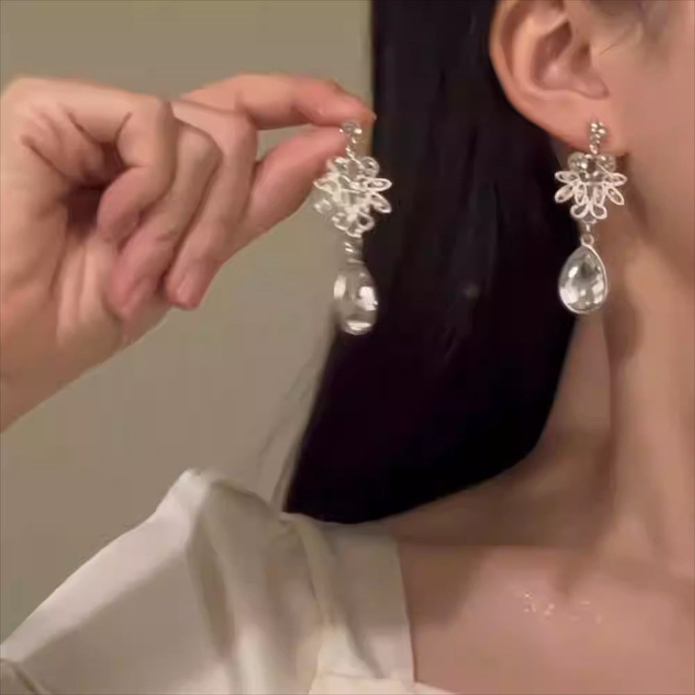 Waterdrop Flower Necklace Bridal Accessory With A Luxe