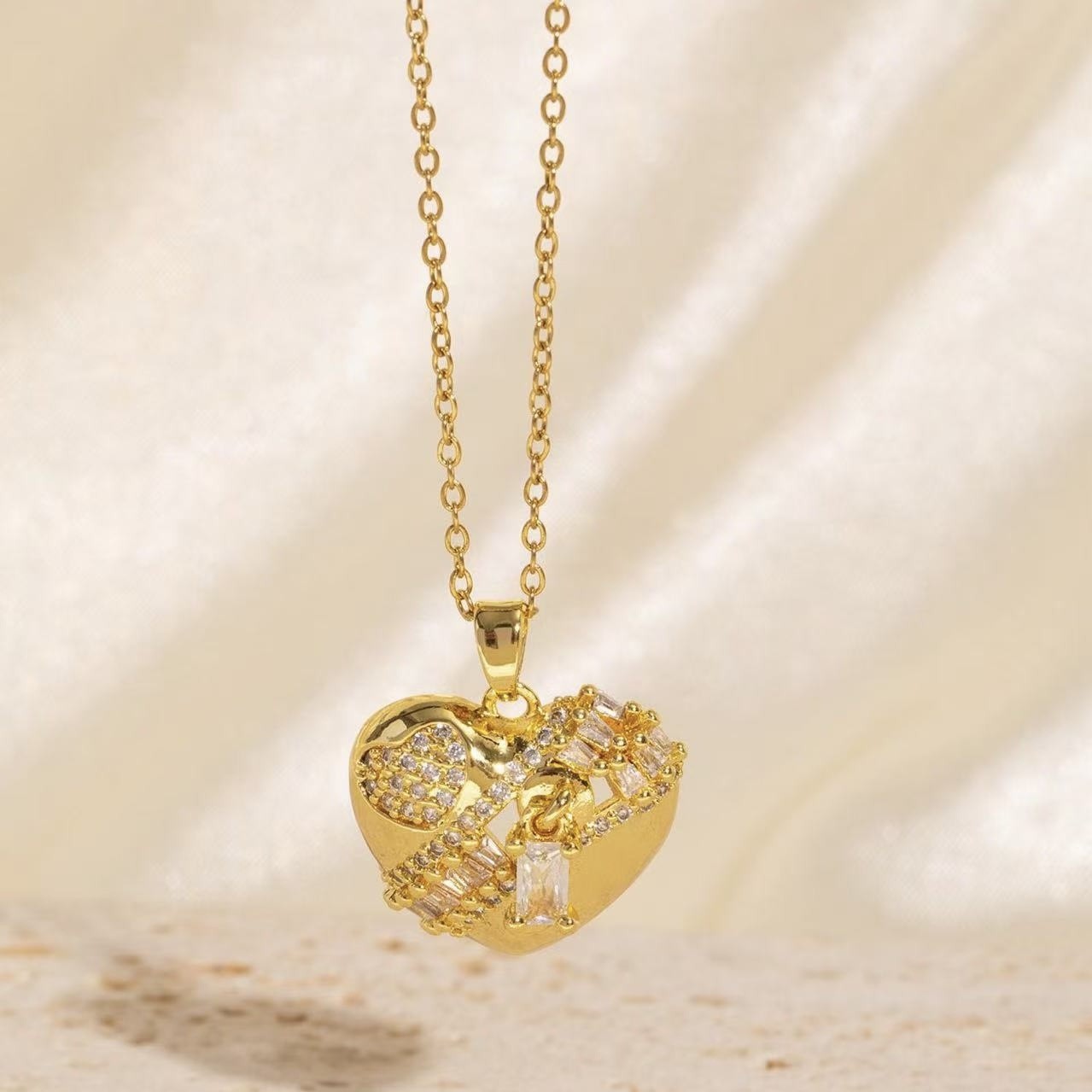 Light-luxury Vintage Micro-pave Zircon Heart Sweater Chain