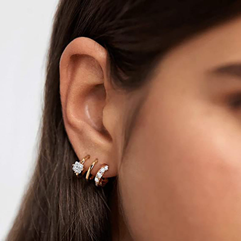 Fashionable Three-prong Curved Diamond Stud Earrings
