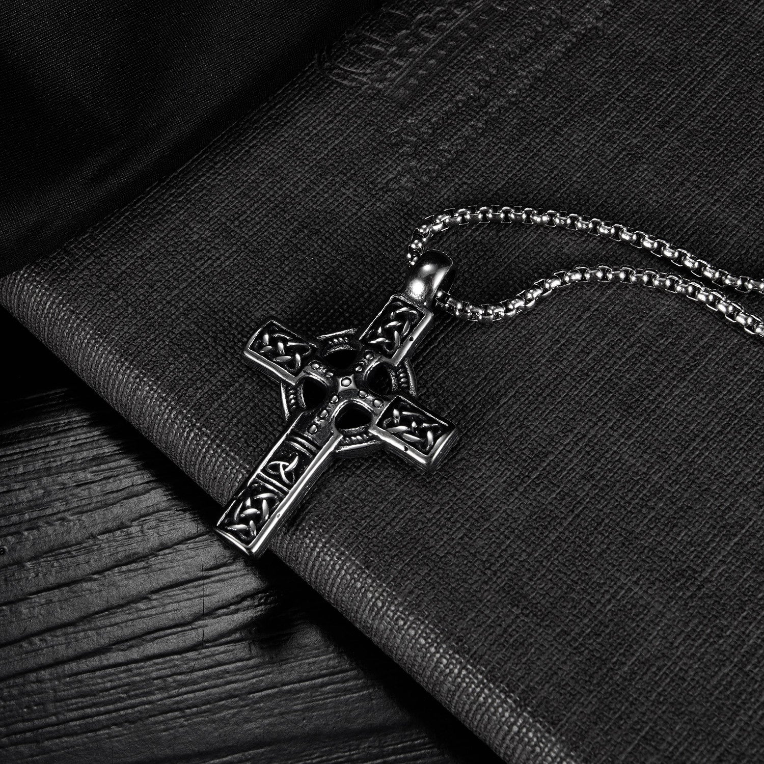 Retro Niche Design Cross Pendant
