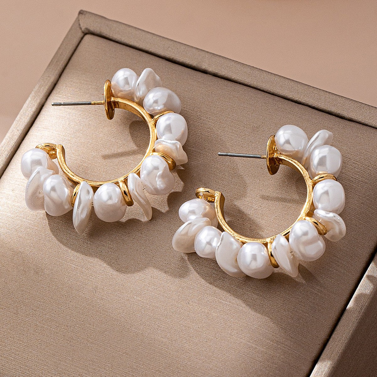 Fashionable Irregular C-Shape Pearl Earrings