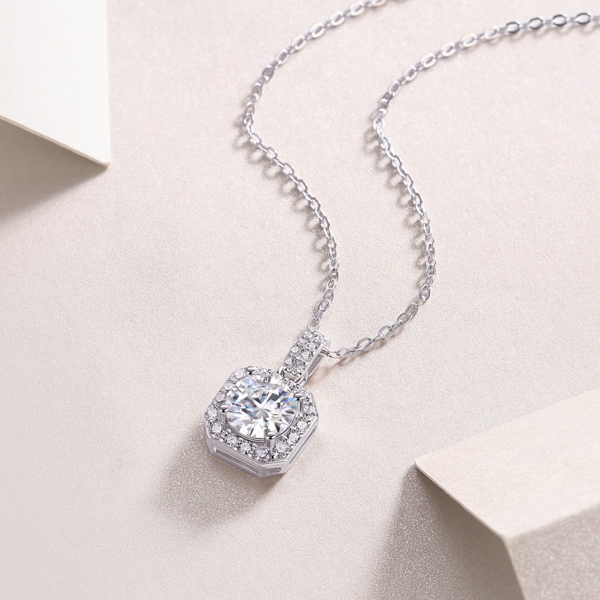 Dawn Light - A Fashionable And Light Luxury Jewelry Pendant Necklace Set With Top-quality Moissanite, S925 Silver Plated Platinum