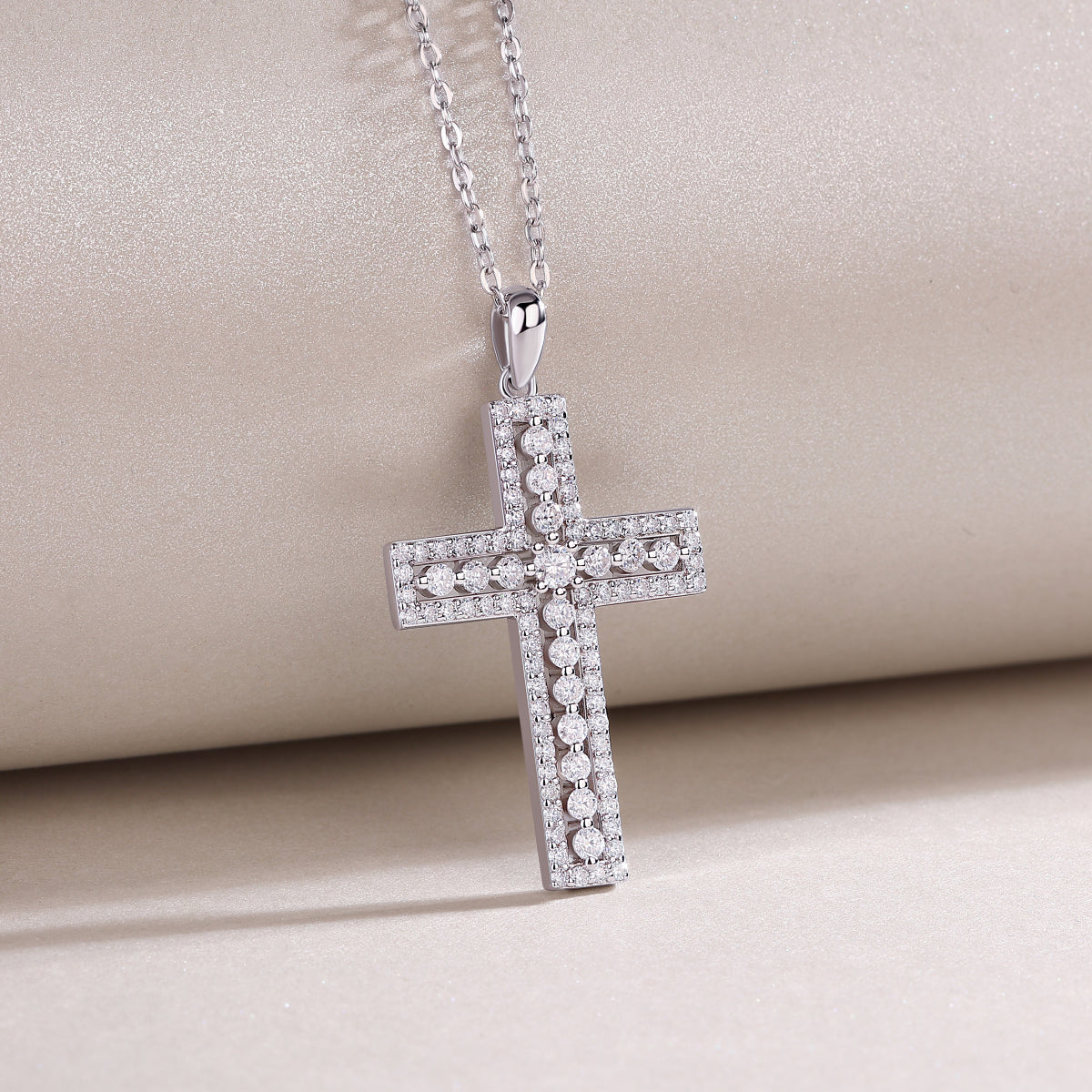 Shelter - A Fashionable And Trendy Necklace Pendant Set With Top-quality Moissanite S925 Silver And Platinum-plated Gold. It Can Be Tested For Gold Rose Gold With A Diamond Pen