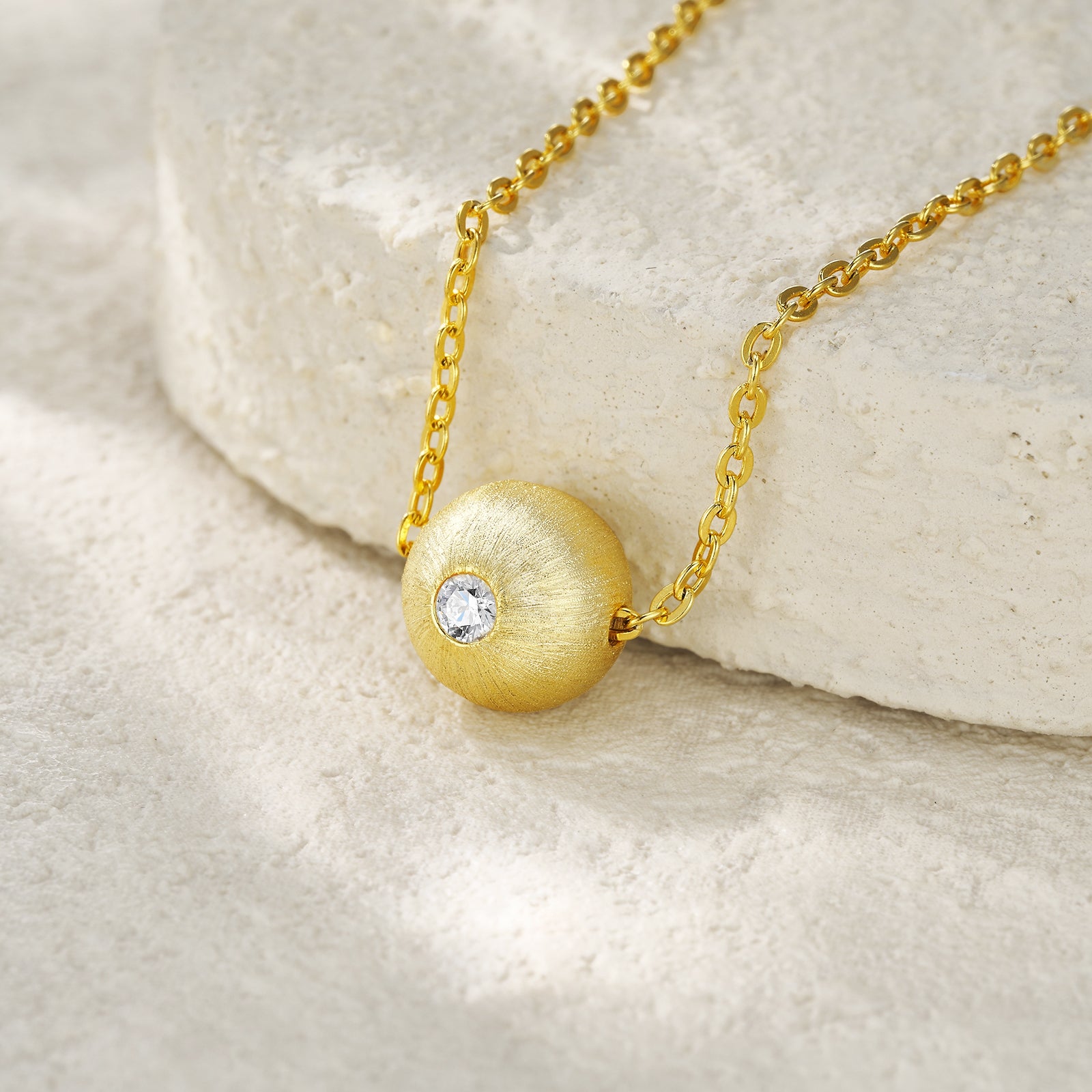 Good Fortune Flows - A Fashionable And Trendy Necklace Pendant Set With Top-quality Moissanite S925 And Silver Plated With Gold Can Be Tested With A Diamond Pen.