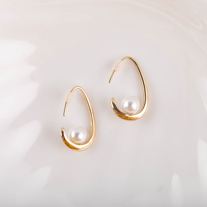 New Pearl Earrings With Brass Texture Metal