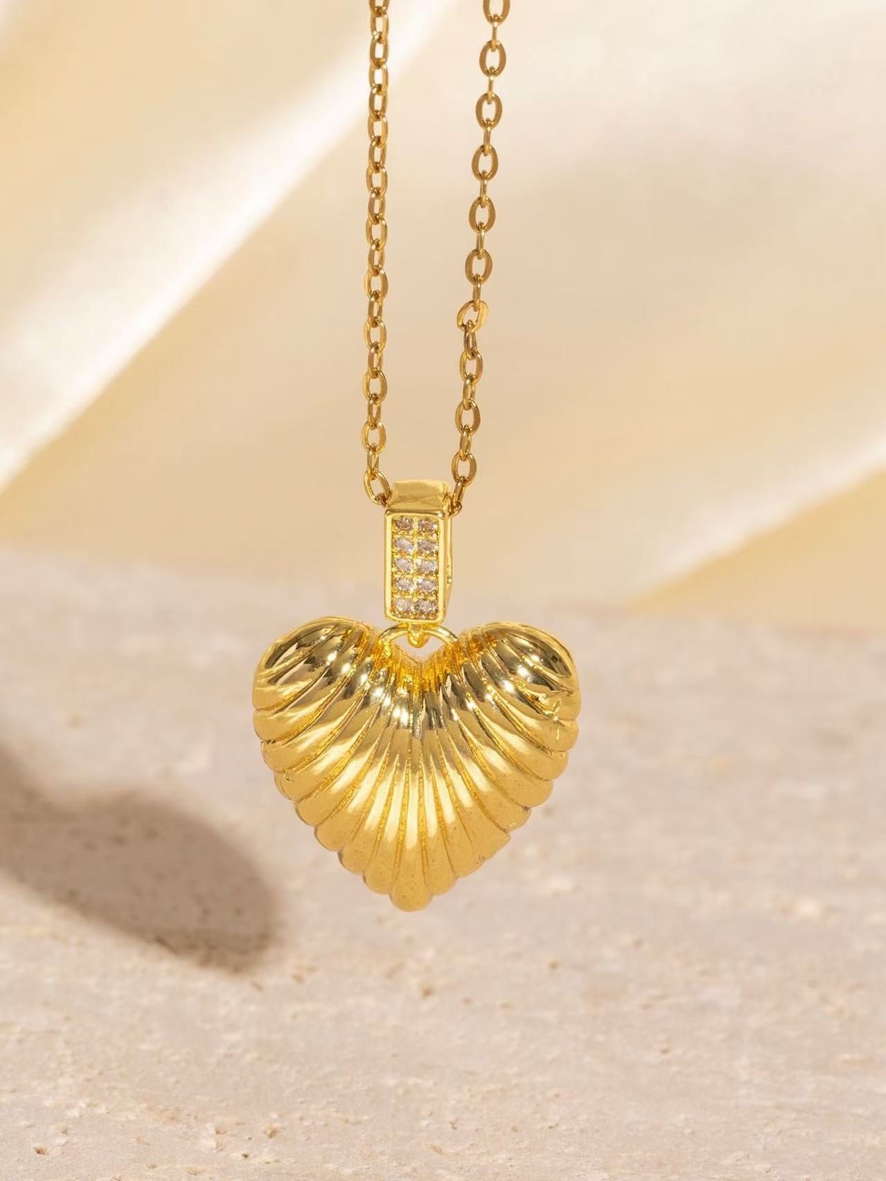 Light-luxury Vintage Micro-pave Zircon Heart Sweater Chain