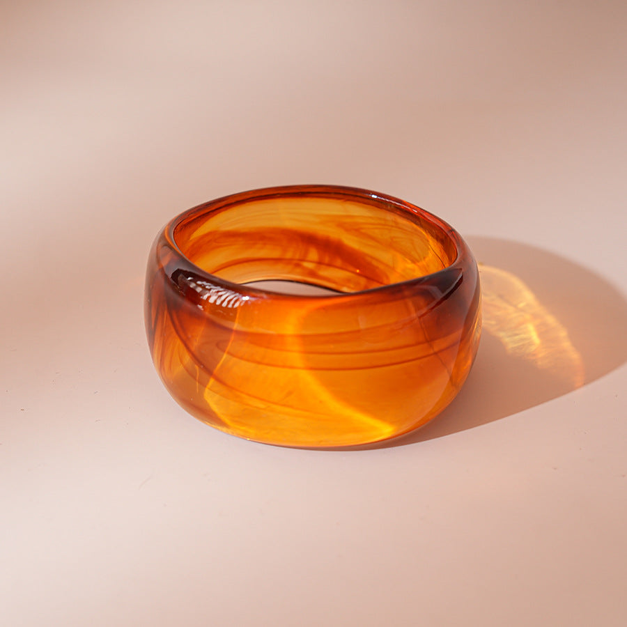 Irregular Wide-brimmed Tan Resin Bracelet