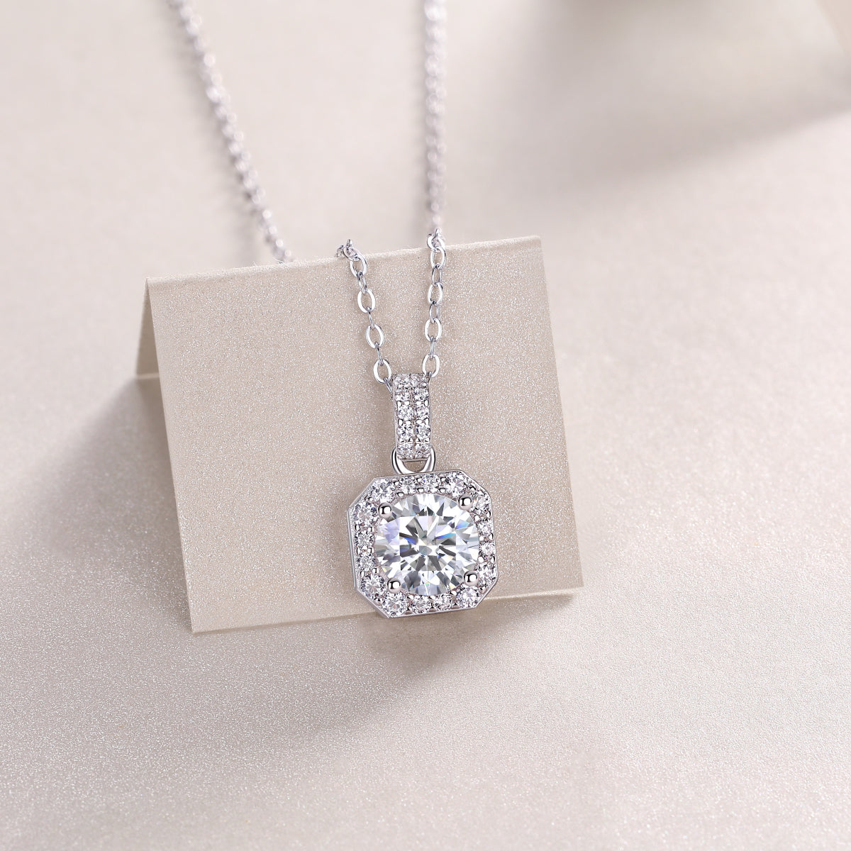 Dawn Light - A Fashionable And Light Luxury Jewelry Pendant Necklace Set With Top-quality Moissanite, S925 Silver Plated Platinum