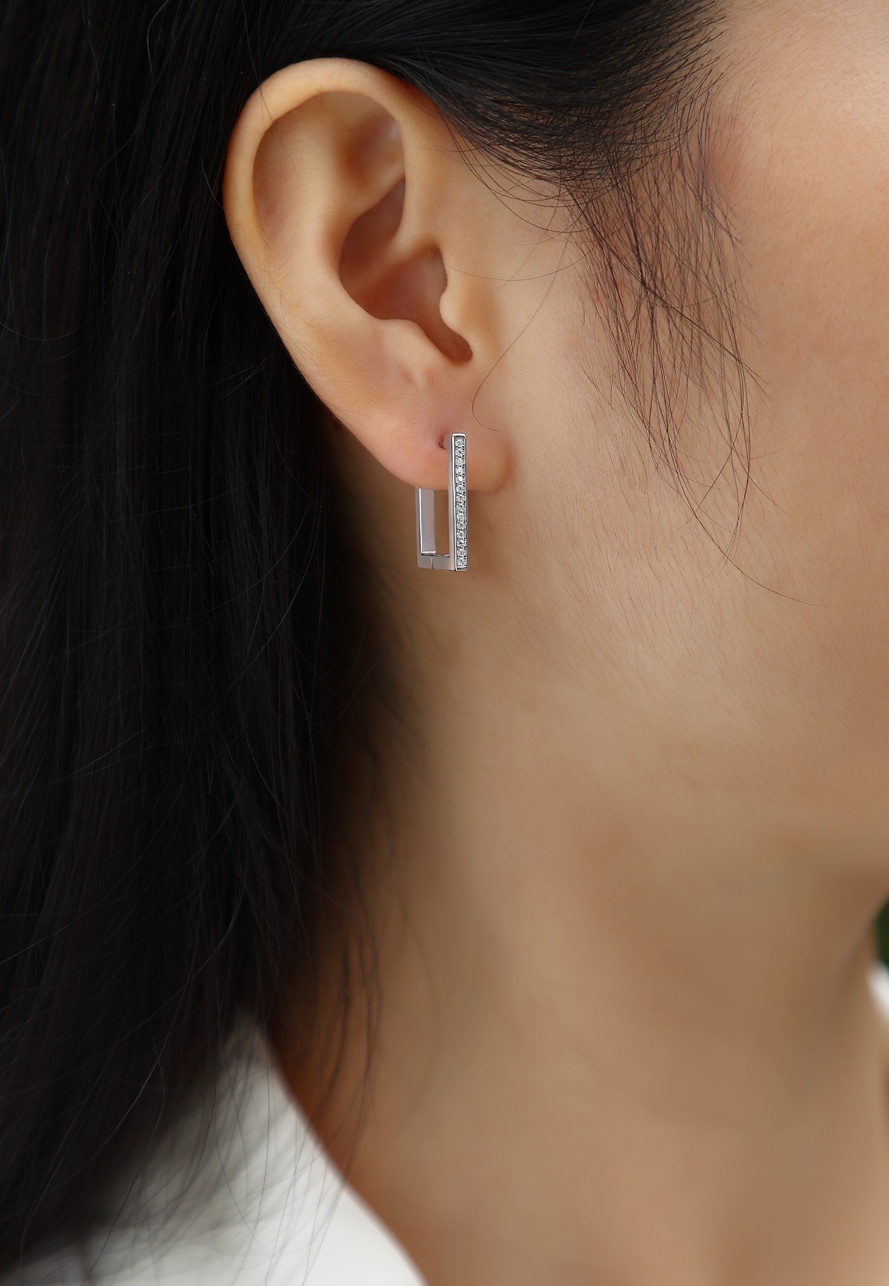 Brave-Top-quality Moissanite S925 Silver And Platinum-plated Stud Earrings, A Fashionable And Trendy Accessory, Can Be Tested With A Diamond Pen