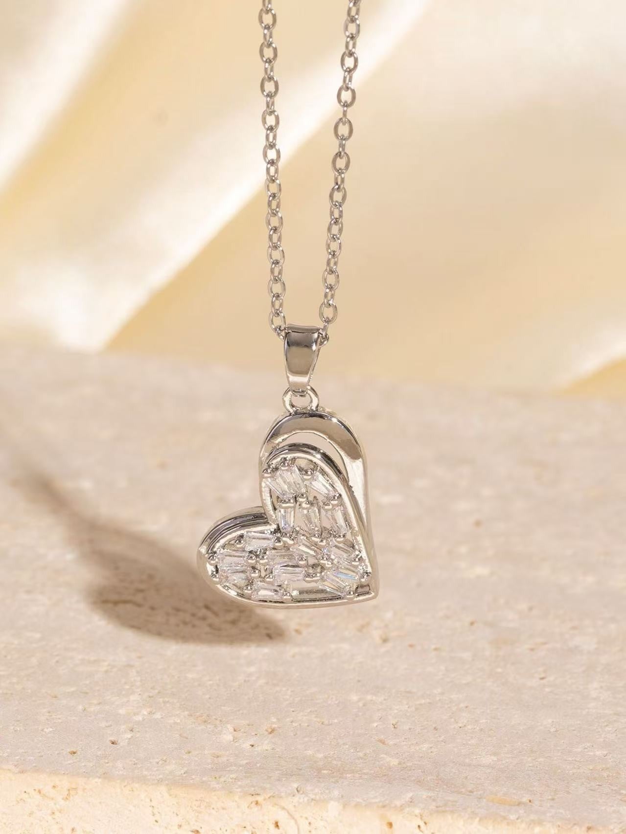 Light-luxury Vintage Micro-pave Zircon Heart Sweater Chain