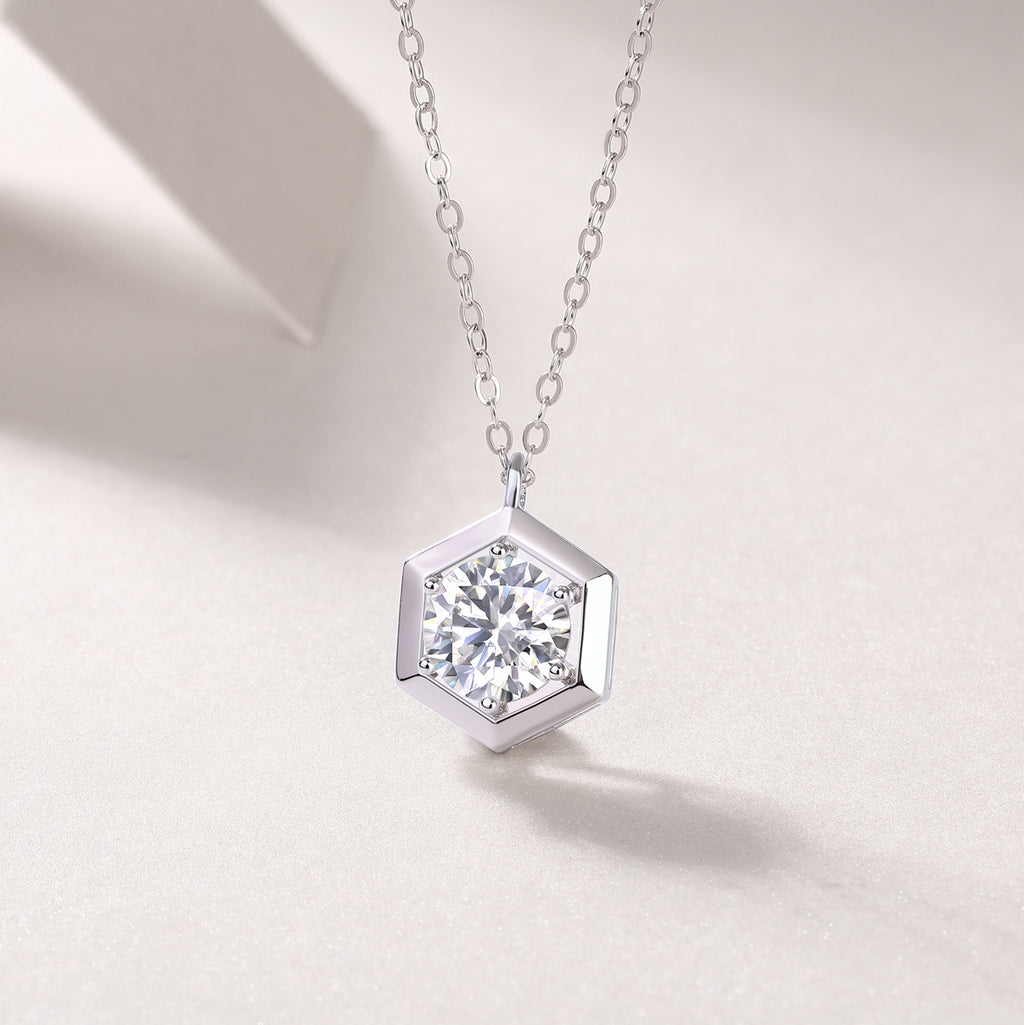 A Fraction Of A Fraction - Top-quality Moissanite Fashionable Light Luxury Jewelry Silver Pendant Necklace S925 Silver Plated Platinum